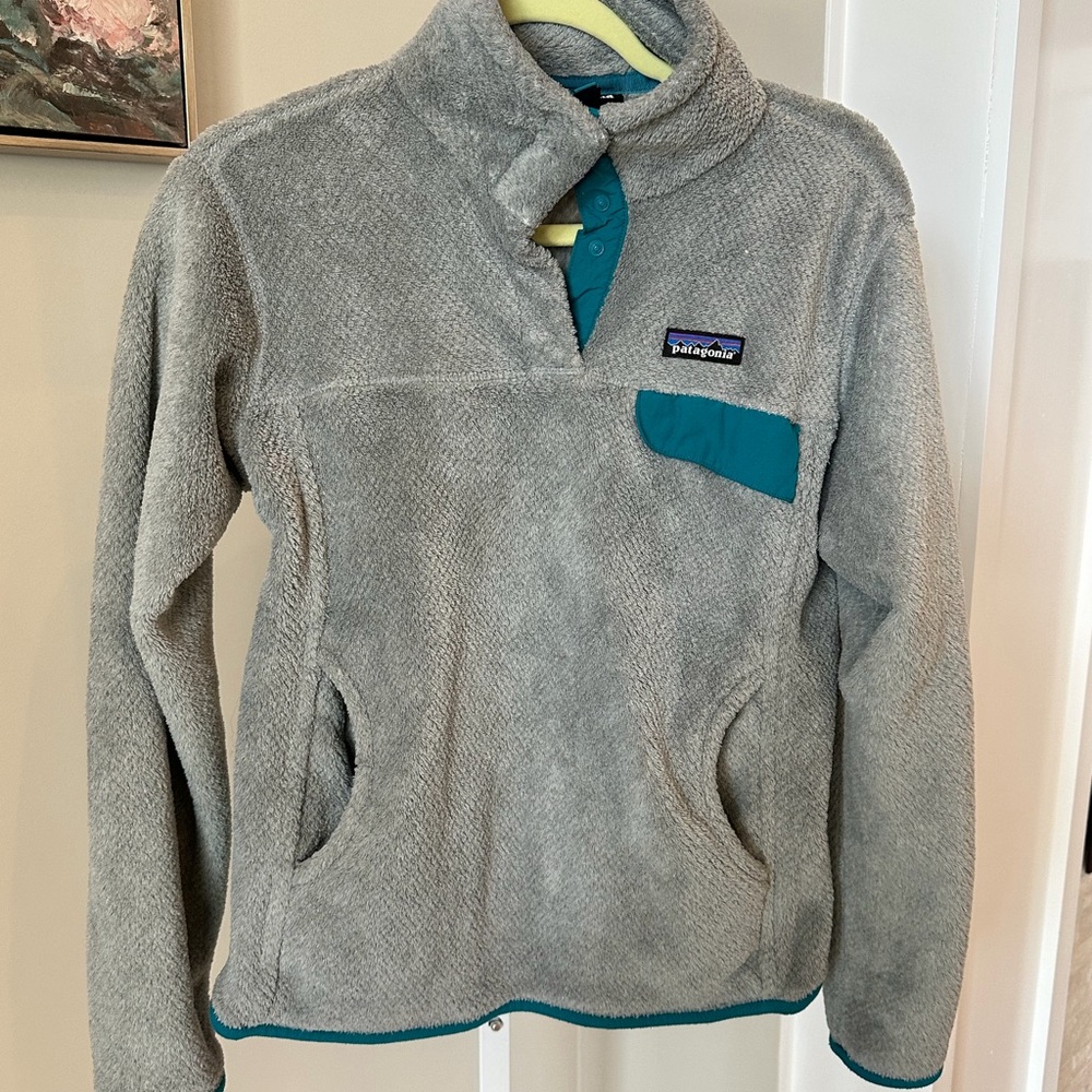 Patagonia Gray and Teal Fleece Jacket